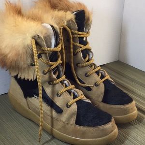 Oscar Sport size 9 boots rubber soles 2/furs